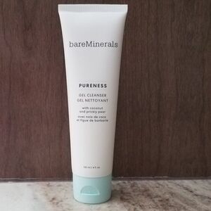 PURENESS Gel Cleanser sealed